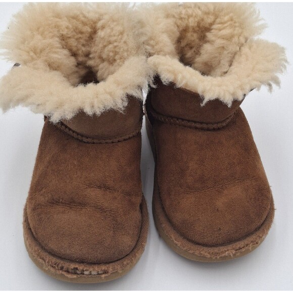 Ugg Other - UGG Bailey Button Size 9 Kids Brown Fashion Boots Fall Winter Kids Shoes Issues